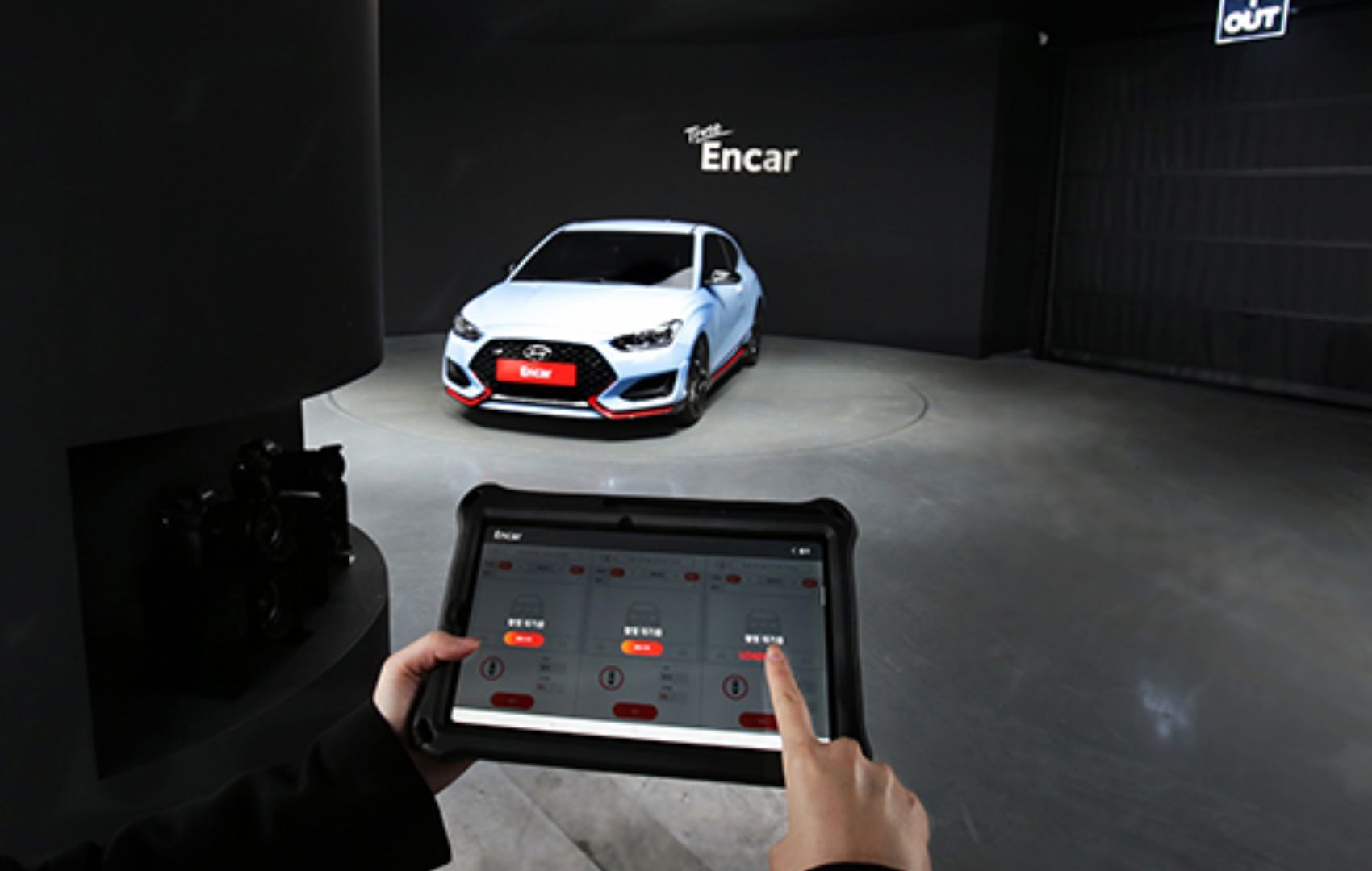 Hyundai Veloster N në platformë rrotulluese