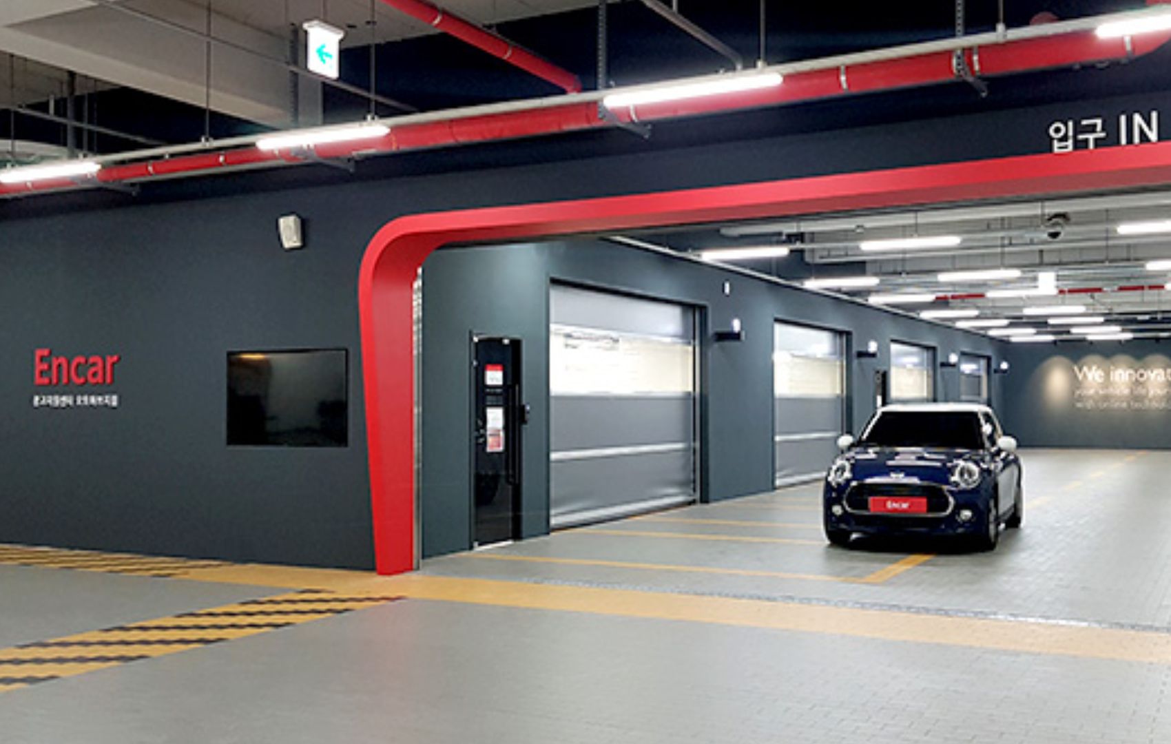 Hapësira e garazhit të Encar me Mini Cooper