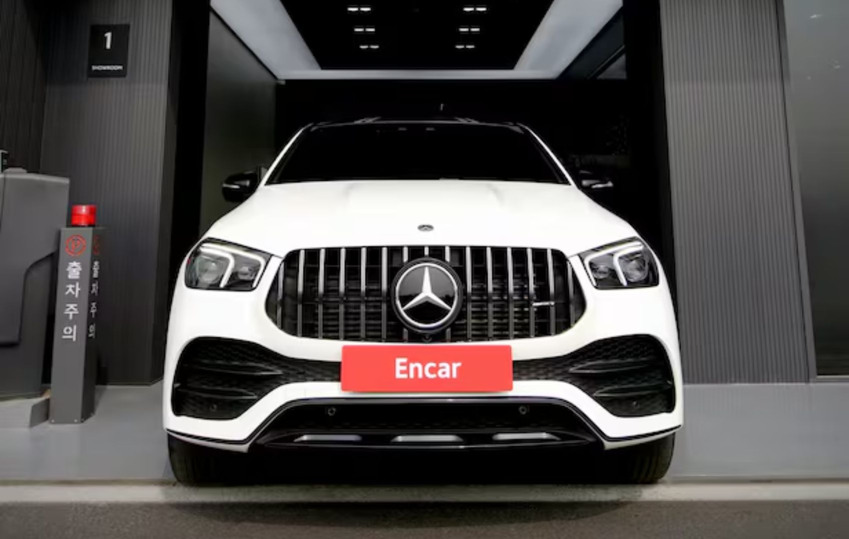 Mercedes-Benz AMG në sallonin Encar